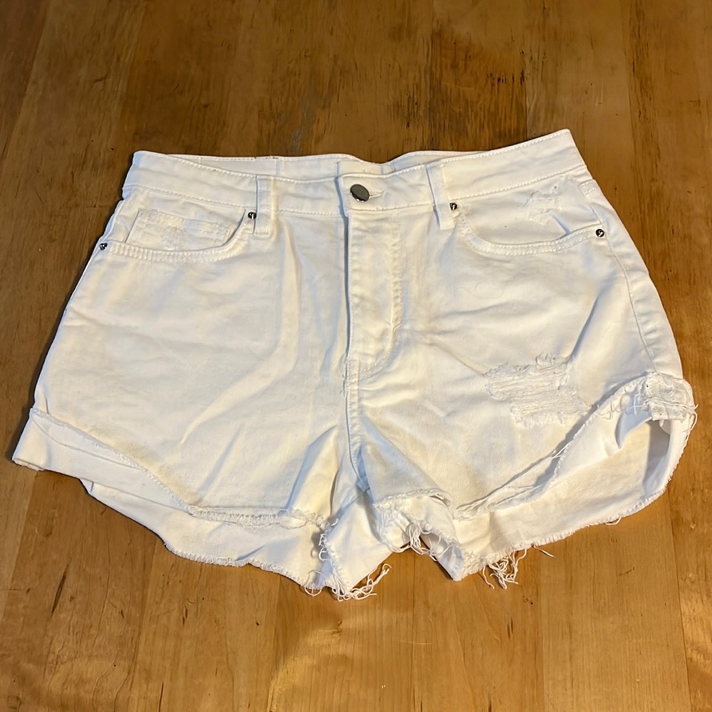 H&M white high waisted jean shorts